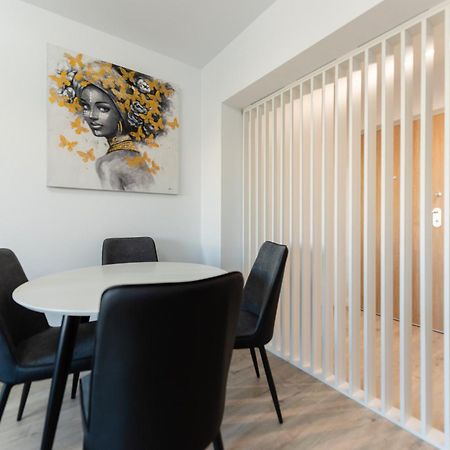 Vanda - Park-View Apartment With Private Balcony บูคาเรสต์ ภายนอก รูปภาพ