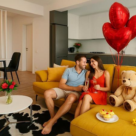Vanda - Park-View Apartment With Private Balcony บูคาเรสต์ ภายนอก รูปภาพ